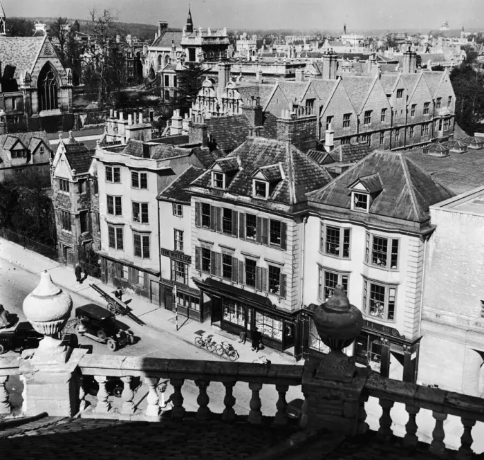 Framed Print : A general view across the rooftops of Oxford. Circa 1935 Framed Print : A general view across the rooftops of Oxford. Circa 1935