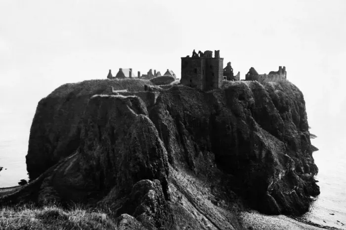 Framed Print : General view of the ruined medieval fortress of Dunnottar Castle near Stonehaven Framed Print : General view of the ruined medieval fortress of Dunnottar Castle near Stonehaven