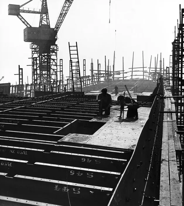 Framed Print : General view of Shipbuilders at work in a shipyard Circa 1955 Framed Print : General view of Shipbuilders at work in a shipyard Circa 1955