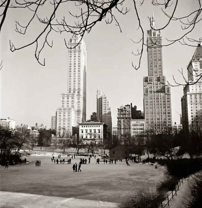 Framed Print : A general view showing the ice rink in New Yorks Central Park