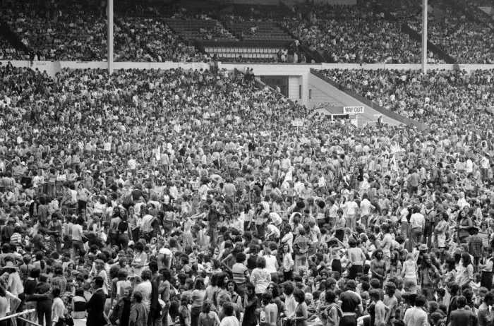 Framed Print : General view showing the thousands of fans at the Midsummer Music concert at Wembley Framed Print : General view showing the thousands of fans at the Midsummer Music concert at Wembley
