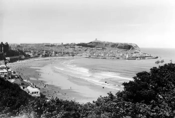 Framed Print : General view across South Bay in Scarborough, Yorkshire. 13th July 1937 Framed Print : General view across South Bay in Scarborough, Yorkshire. 13th July 1937