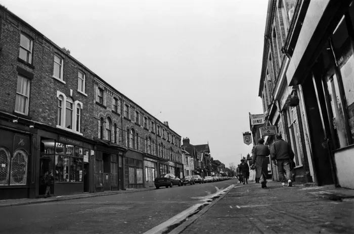 Framed Print : General views of Lark Lane, Liverpool, Merseyside. 25th November 1992