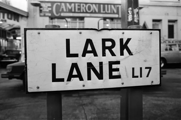 Framed Print : General views of Lark Lane, Liverpool, Merseyside. 25th November 1992