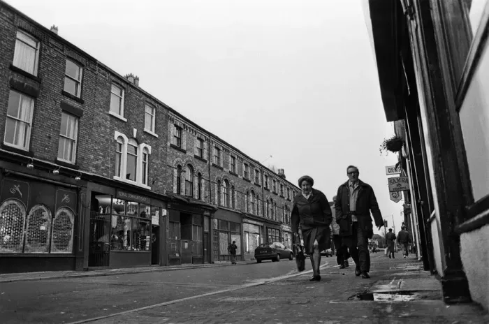 Framed Print : General views of Lark Lane, Liverpool, Merseyside. 25th November 1992
