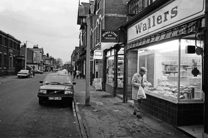 Framed Print : General views of Lark Lane, Liverpool, Merseyside. 25th November 1992 Framed Print : General views of Lark Lane, Liverpool, Merseyside. 25th November 1992