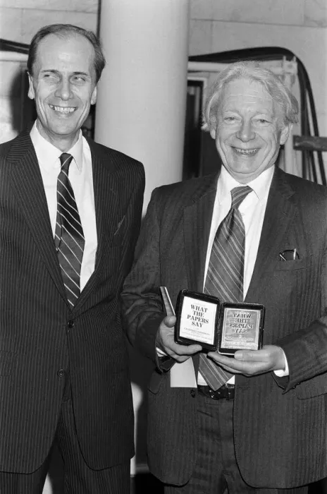 Framed Print : Geoffrey Goodman, Daily Mirror journalist, presented with Granada TV