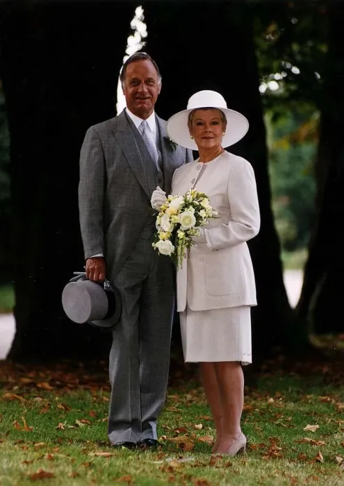 Framed Print : Geoffrey Palmer Actor poses with Judi Dench as guests at Lionels father Framed Print : Geoffrey Palmer Actor poses with Judi Dench as guests at Lionels father