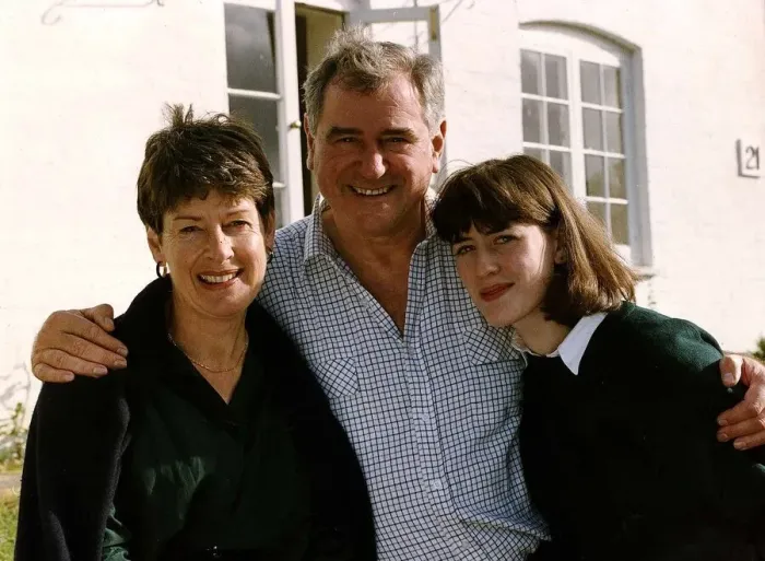 Framed Print : George Baker actor with wife sally who died of cancer and daughter sarah Framed Print : George Baker actor with wife sally who died of cancer and daughter sarah