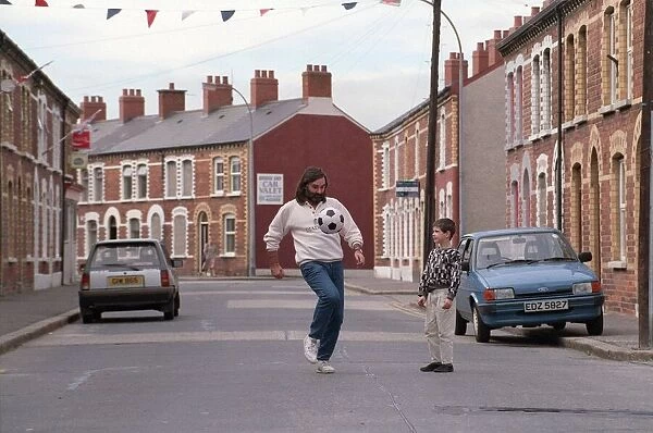 GEORGE BEST GOES HOME. SEPT 90-7985 www. expresspictures