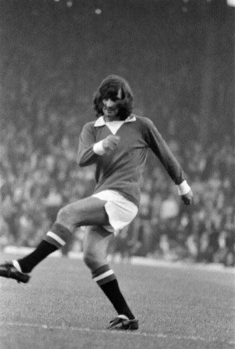 Framed Print : George Best of Manchester United. Manchester United v Arsenal, League Division One