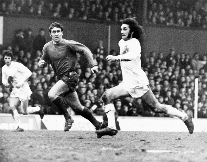 Framed Print : George Best (R) Manchester United in action againt Middlesbrough Feb 1970 Framed Print : George Best (R) Manchester United in action againt Middlesbrough Feb 1970