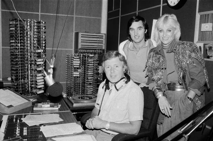 Framed Print : George Best and his wife Angie in London to promote Georges new autobiography Framed Print : George Best and his wife Angie in London to promote Georges new autobiography