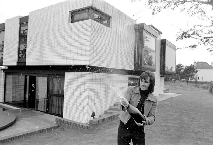 Framed Print : George Bests says farewell to his luxury home in Blossom Lane, Bramhall, Cheshire