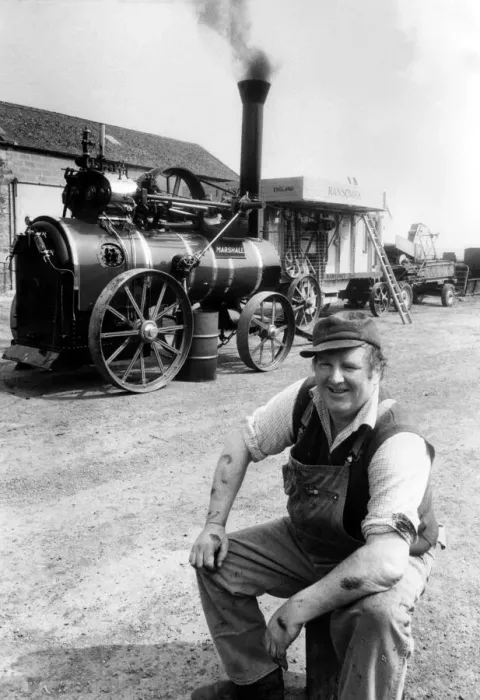 Framed Print : George Byerley on 2th May 1986 with his Marshall twin cylinder portable Framed Print : George Byerley on 2th May 1986 with his Marshall twin cylinder portable
