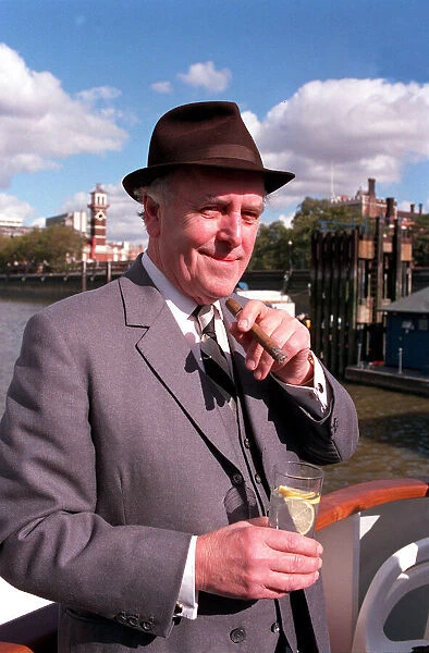 GEORGE COLE ON THE RIVER THAMES - OCTOBER 1990