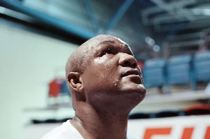 Framed Print : George Foreman pictured during training ahead of his fight with Terry Anderson Framed Print : George Foreman pictured during training ahead of his fight with Terry Anderson