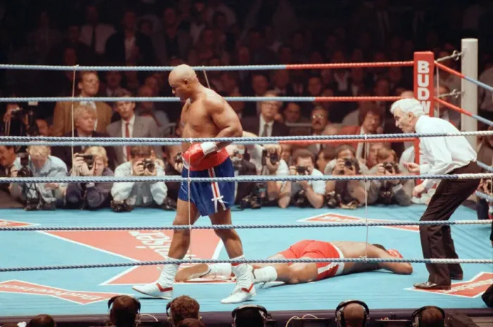 Framed Print : George Foreman vs. Terry Anderson, London Arena, London Framed Print : George Foreman vs. Terry Anderson, London Arena, London