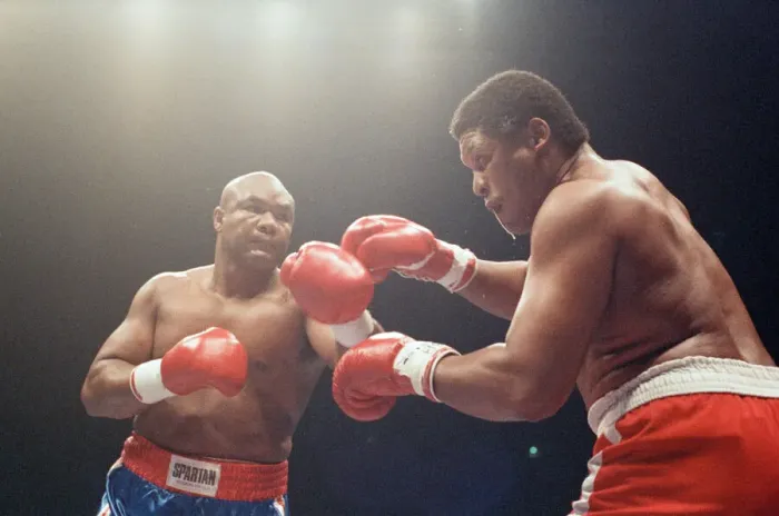 Framed Print : George Foreman vs. Terry Anderson, London Arena, London, 25th September 1990 Framed Print : George Foreman vs. Terry Anderson, London Arena, London, 25th September 1990