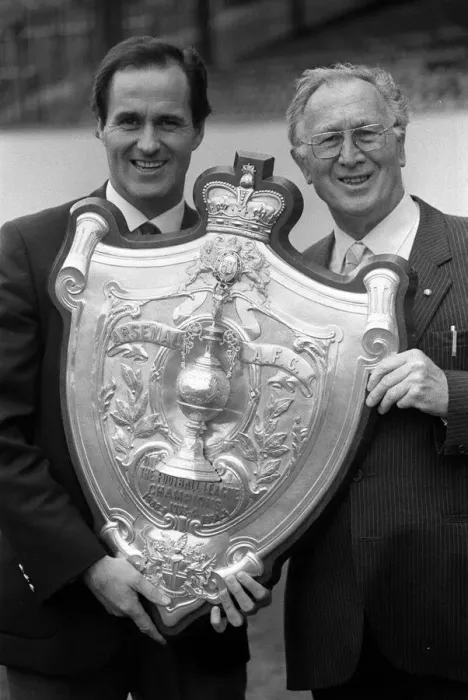 Framed Print : George Graham and Joe Mercer hold the Championship shield at Highbury