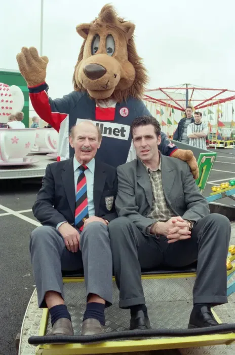Framed Print : George Hardwick, Bernie Slaven and Roary the Boro mascot at Middlesbrough Football