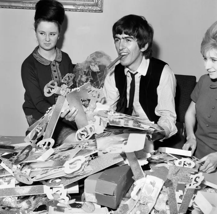 Framed Print : George Harrison, 21st birthday, with fan-club secretary Anne Collingham helping him sort Framed Print : George Harrison, 21st birthday, with fan-club secretary Anne Collingham helping him sort