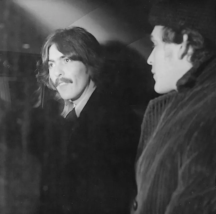 Framed Print : George Harrison and Beatles aide Neil Aspinall leave the New London Synagogue, St Framed Print : George Harrison and Beatles aide Neil Aspinall leave the New London Synagogue, St