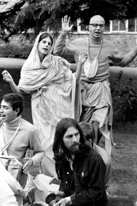 Framed Print : George Harrison of the Beatles pictured amongst the Buddhist American group Framed Print : George Harrison of the Beatles pictured amongst the Buddhist American group