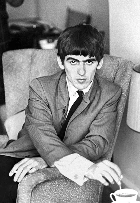 Framed Print : George Harrison pictured at the London residence of Daily Mirror Framed Print : George Harrison pictured at the London residence of Daily Mirror