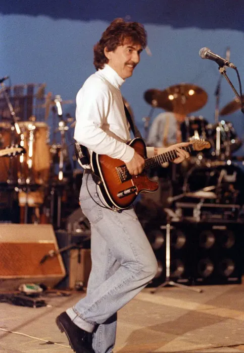 Framed Print : George Harrison rehearsing at Shepperton Studios for his London Concert April 1992