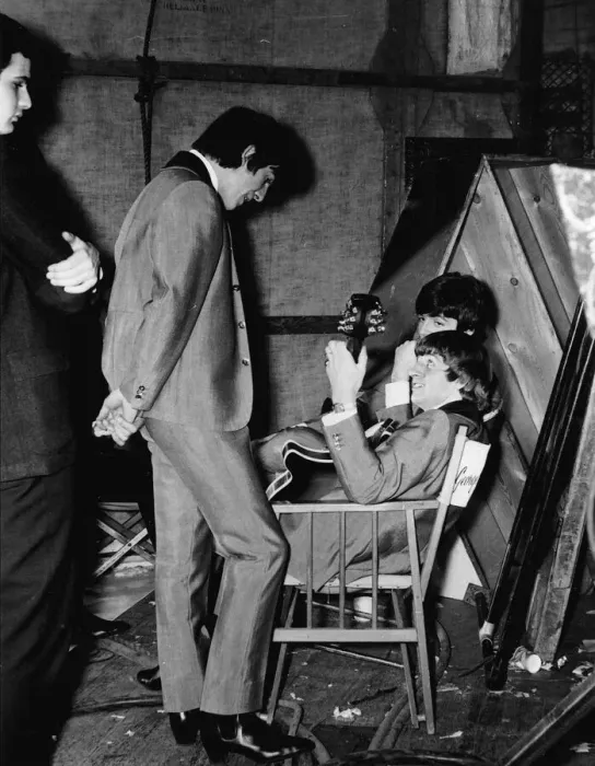 Framed Print : George Harrison, RingoStarr (holding Georges 12-string Rickenbacker guitar Framed Print : George Harrison, RingoStarr (holding Georges 12-string Rickenbacker guitar