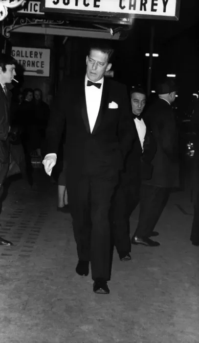 Framed Print : George Henry Hubert Lascelles, 7th Earl of Harewood, arrives at the New Theatre in St