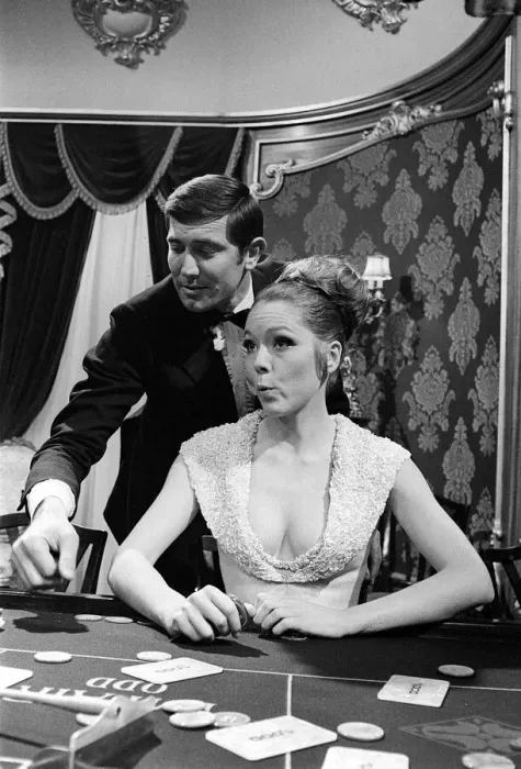 Framed Print : George Lazenby as James Bond 007 in the film On Her Majestys Secret Service at the Black Framed Print : George Lazenby as James Bond 007 in the film On Her Majestys Secret Service at the Black