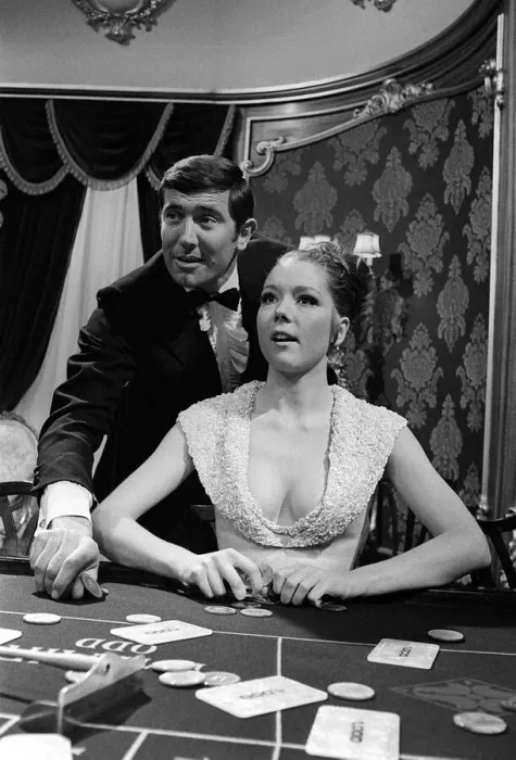 Framed Print : George Lazenby as James Bond 007 in the film On Her Majestys Secret Service at the Black Framed Print : George Lazenby as James Bond 007 in the film On Her Majestys Secret Service at the Black