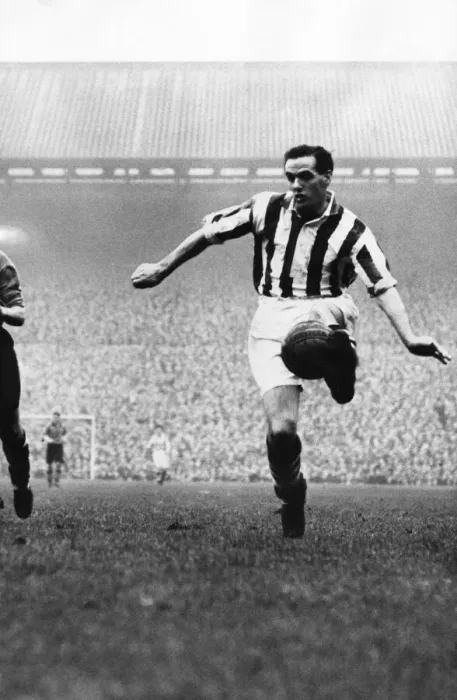 Framed Print : George Lee (4 June 1919 - 1 April 1991) was an English footballer who played left wing Framed Print : George Lee (4 June 1919 - 1 April 1991) was an English footballer who played left wing