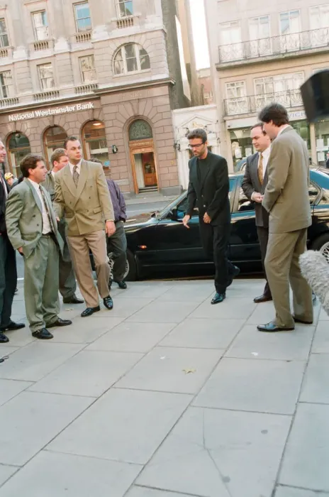 Framed Print : George Michael arriving at the Law Courts for his legal battle with Sony Framed Print : George Michael arriving at the Law Courts for his legal battle with Sony