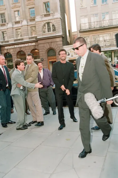 Framed Print : George Michael arriving at the Law Courts for his legal battle with Sony Framed Print : George Michael arriving at the Law Courts for his legal battle with Sony