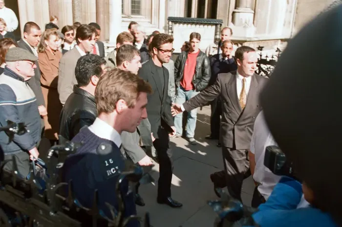 Framed Print : George Michael pictured at the Law Courts for his legal battle with Sony Framed Print : George Michael pictured at the Law Courts for his legal battle with Sony