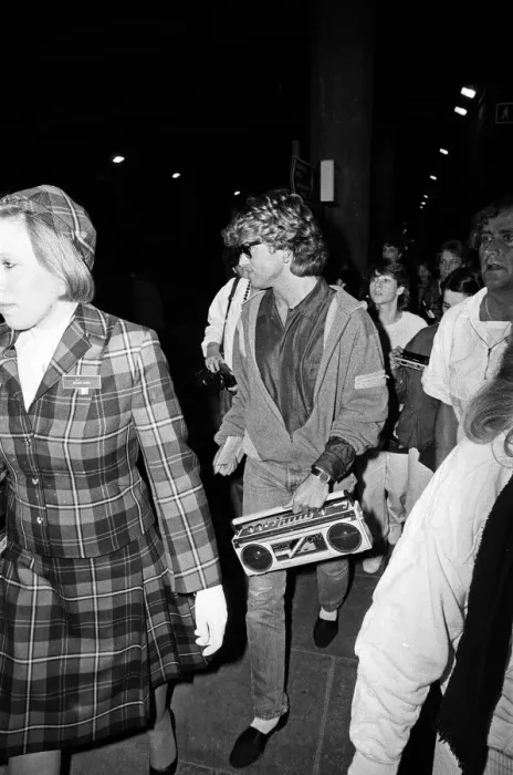 Framed Print : George Michael of the pop group Wham!, arriving at Gatwick airport on his return Framed Print : George Michael of the pop group Wham!, arriving at Gatwick airport on his return