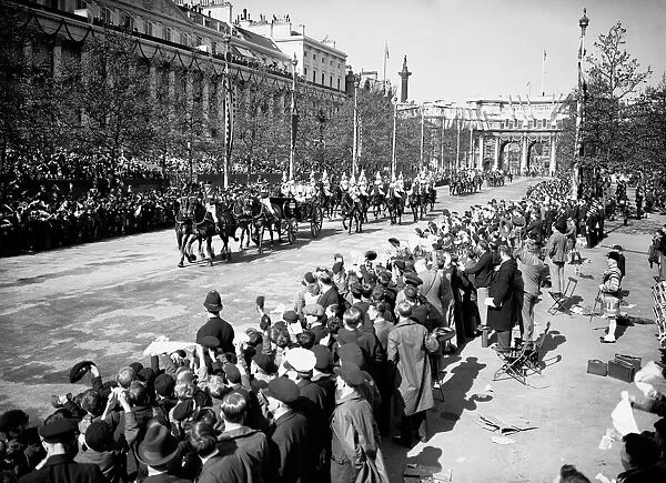 George V Jubilee 1935. The Royal procession goes down the Mall away from Trafalger Square