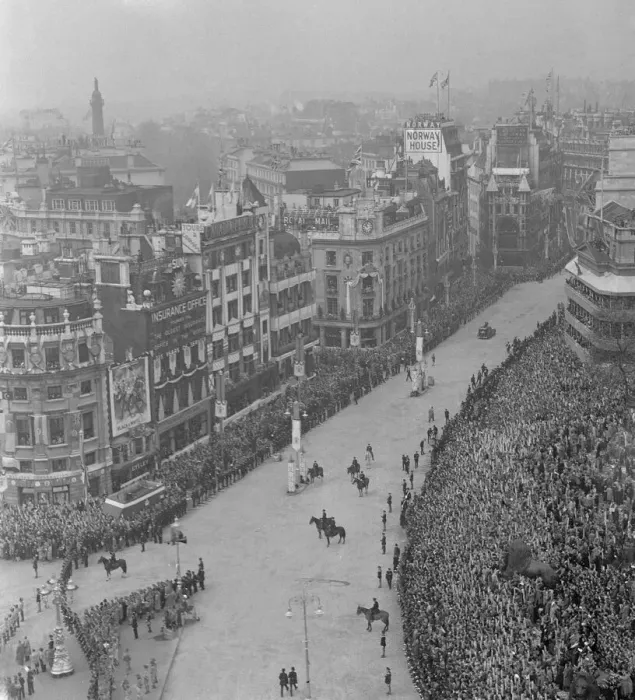 Framed Print : George VI Coronation London Trafalgar Square May 1937 The crowds around a packed Framed Print : George VI Coronation London Trafalgar Square May 1937 The crowds around a packed