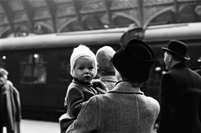 Framed Print : George Windsor, Earl of St Andrews boarding a train at York Station to Kings Cross with