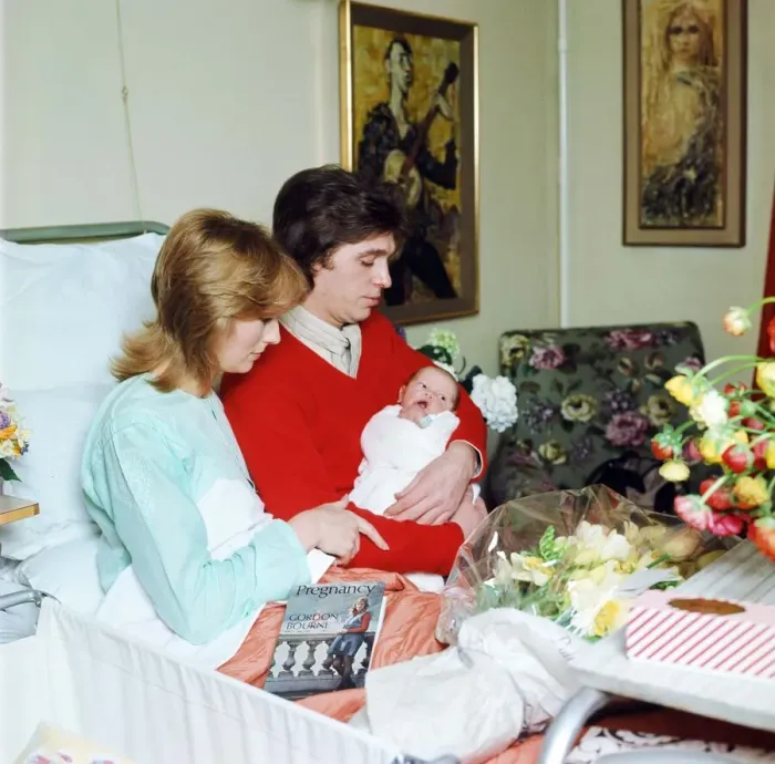 Framed Print : Georgie Fame and his wife Nicolette (the former Marchioness of Londonderry