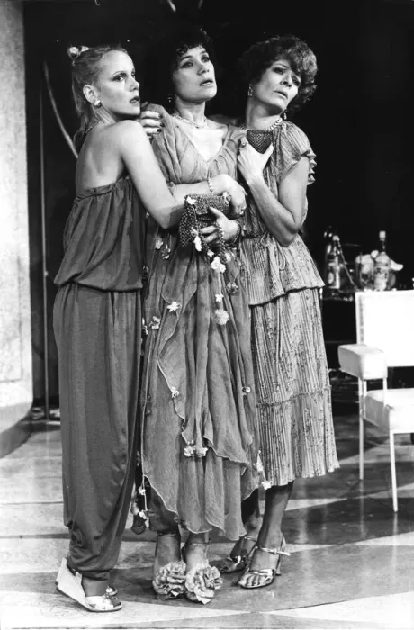 Framed Print : GEORGINA HALE, ESTELLE KOHLER AND JANET SUZMAN IN THEATRE PRODUCTION BOO HOO - 27  /  07  /  1978