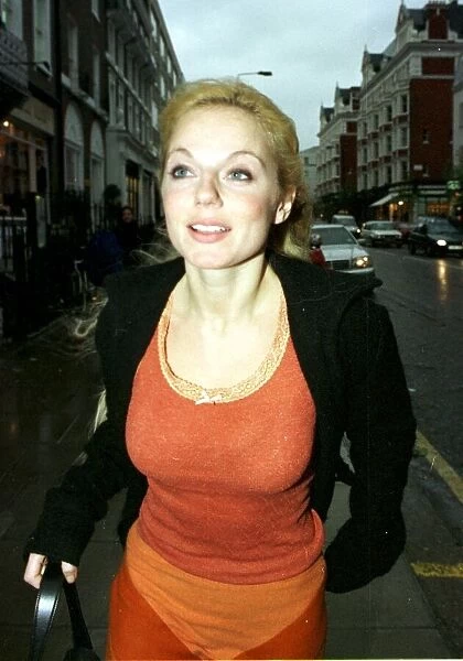 Geri Halliwell singer shopping in Chelsea November 1999