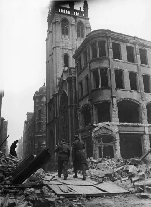 Framed Print : German air raid on the city of London during the Second World War Framed Print : German air raid on the city of London during the Second World War