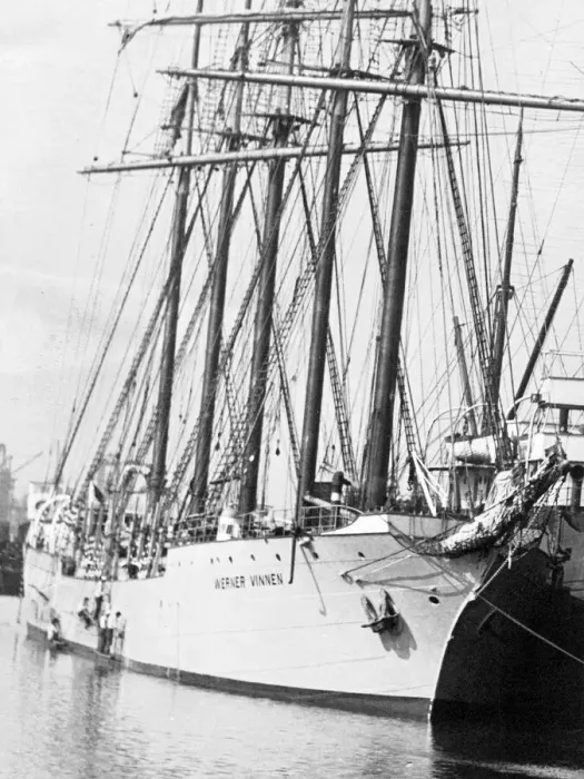 Framed Print : The German five-masted barque sailing ship Werner Vinnen arrived at Tyne Dock with a Framed Print : The German five-masted barque sailing ship Werner Vinnen arrived at Tyne Dock with a
