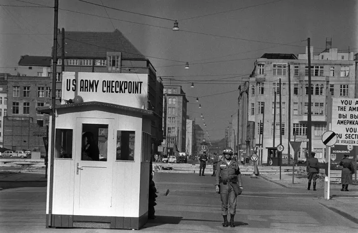 Framed Print : Germany Berlin Wall October 1961 Views of soldiers patrolling the Berlin Wall Framed Print : Germany Berlin Wall October 1961 Views of soldiers patrolling the Berlin Wall