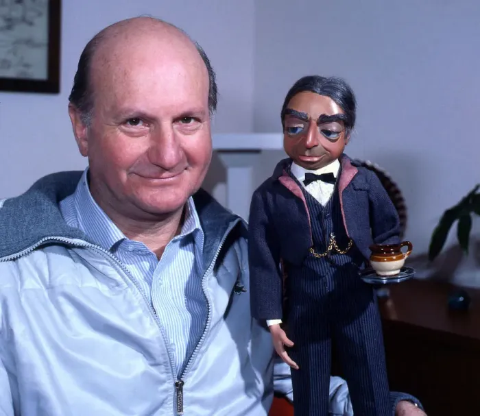 Framed Print : Gerry Anderson with butler puppet, May 1983 Framed Print : Gerry Anderson with butler puppet, May 1983