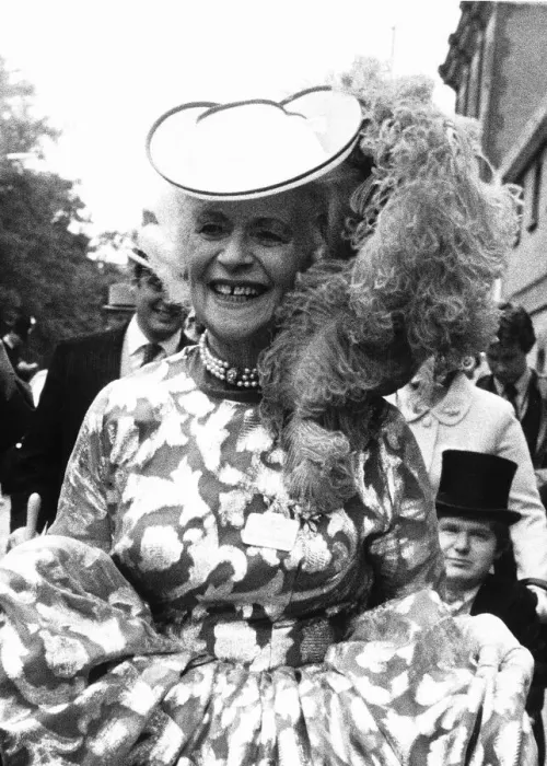 Framed Print : Gertrude Shilling in ostrich feather hat at Royal Ascot June 1980